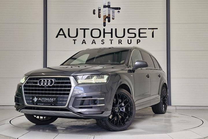 Grå Audi Q7 fra 2016 set udefra