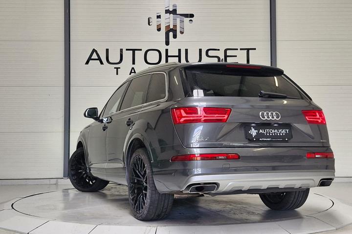 Grå Audi Q7 fra 2016
