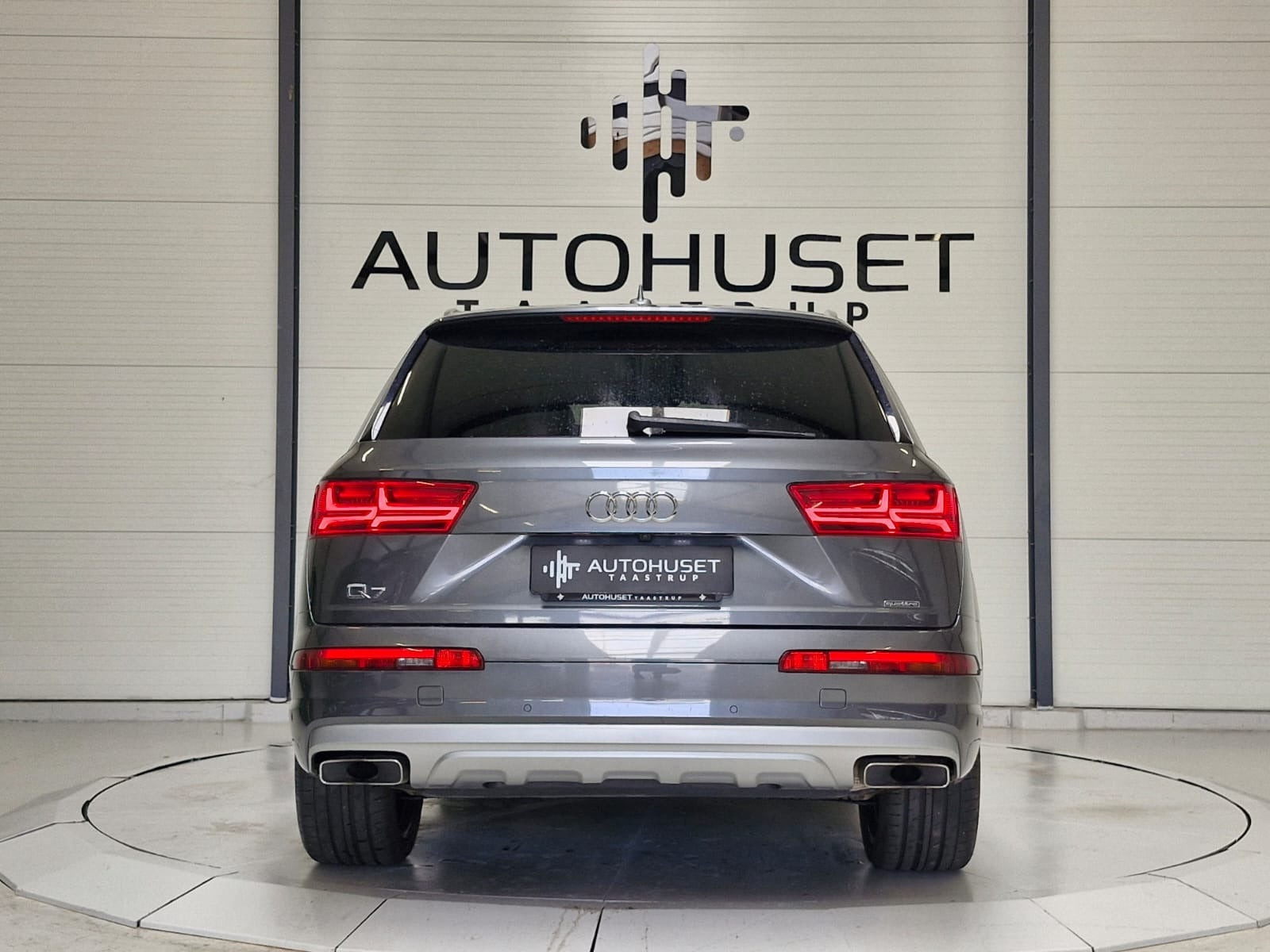 Grå Audi Q7 fra 2016