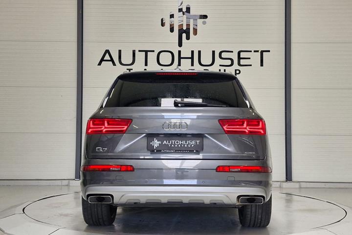 Grå Audi Q7 fra 2016