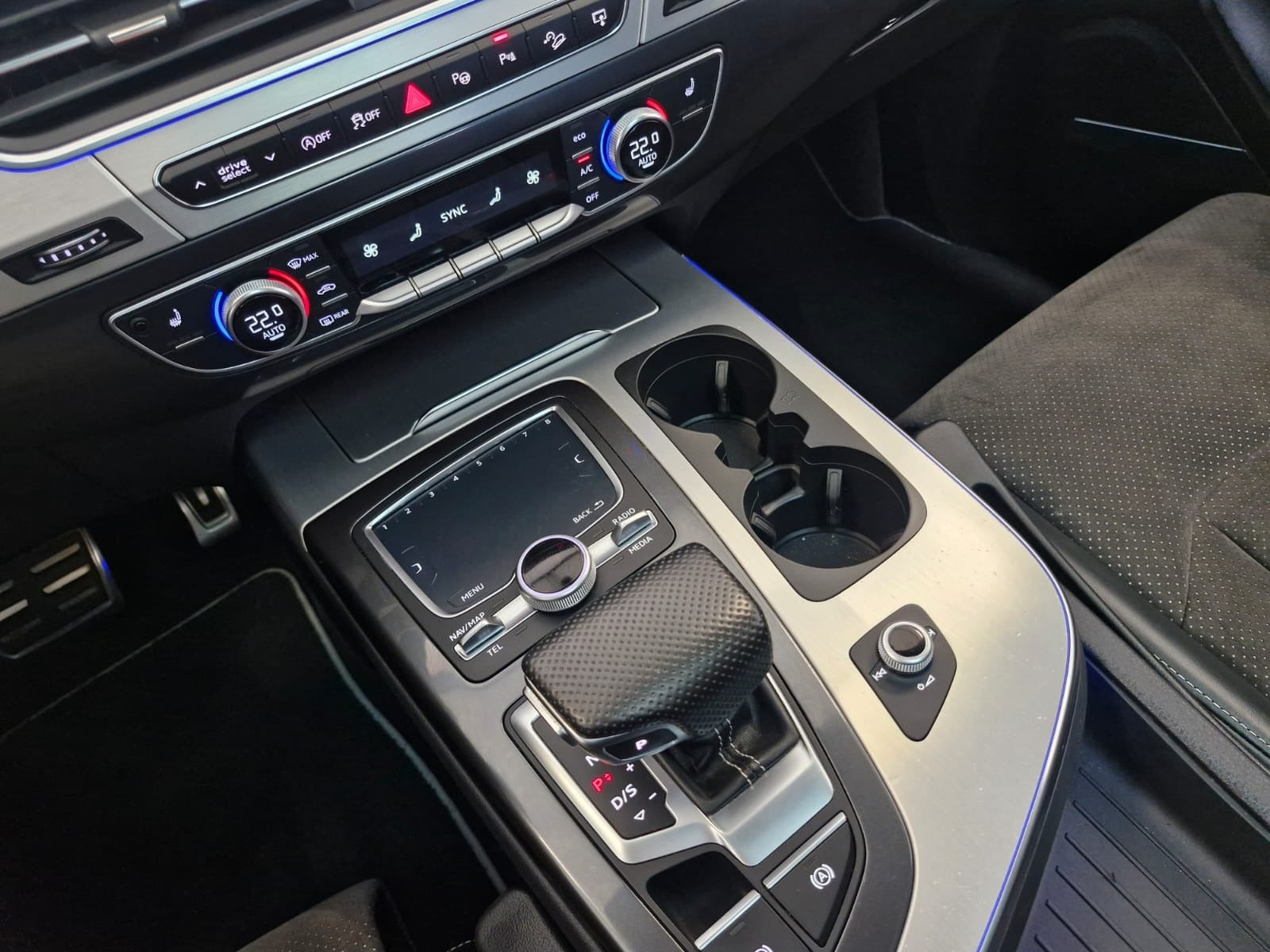 Grå Audi Q7 fra 2016