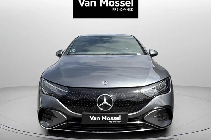 Grå Mercedes EQE350 fra 2024