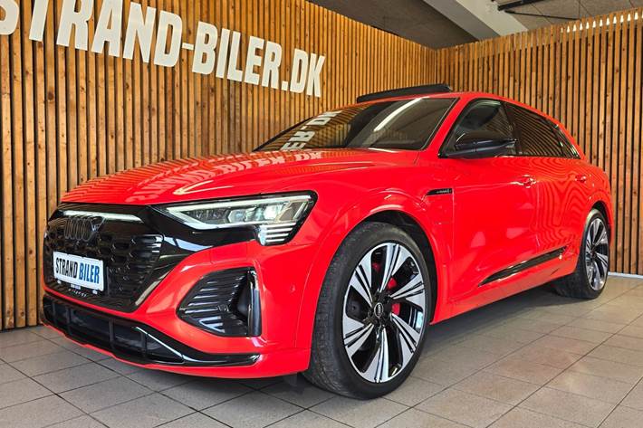 Rød Audi Q8 e-tron fra 2023