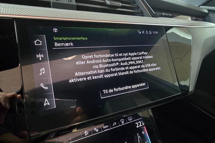 Rød Audi Q8 e-tron fra 2023