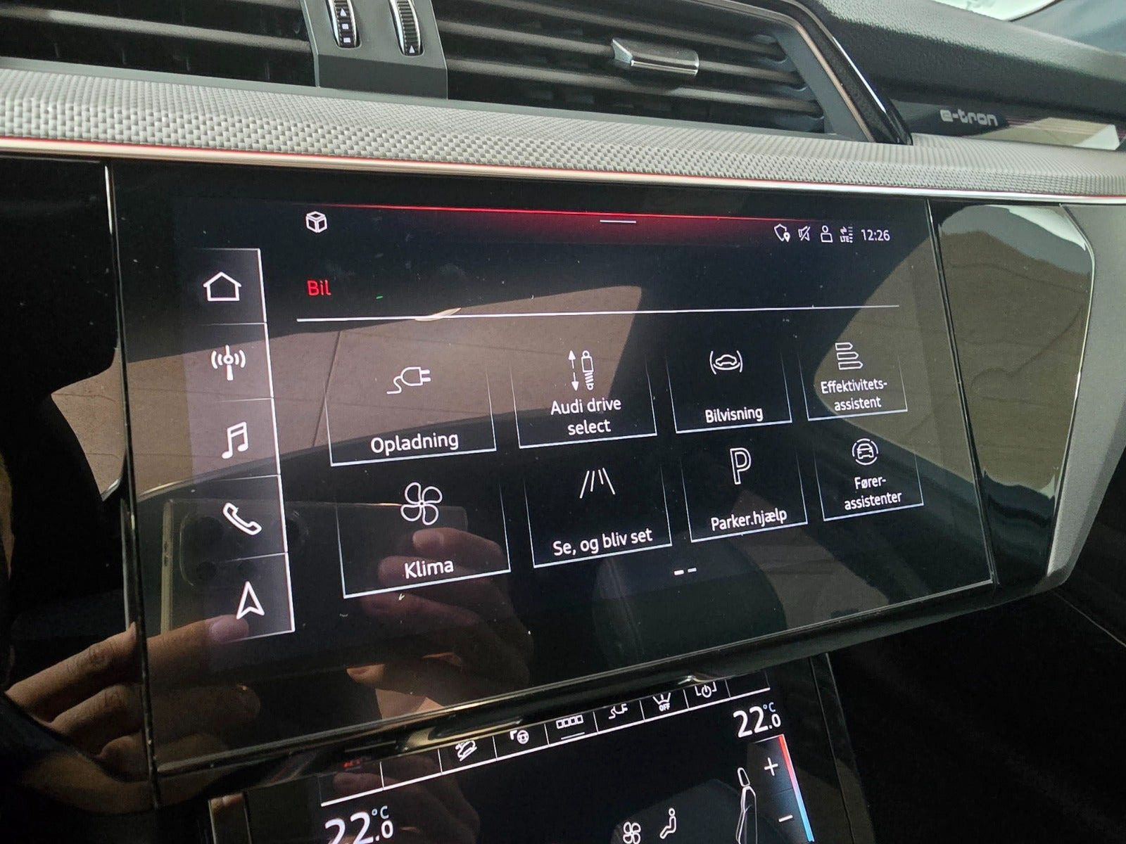 Rød Audi Q8 e-tron fra 2023