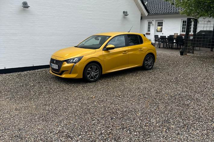 Gul Peugeot 208 fra 2021