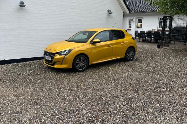 Gul Peugeot 208 fra 2021