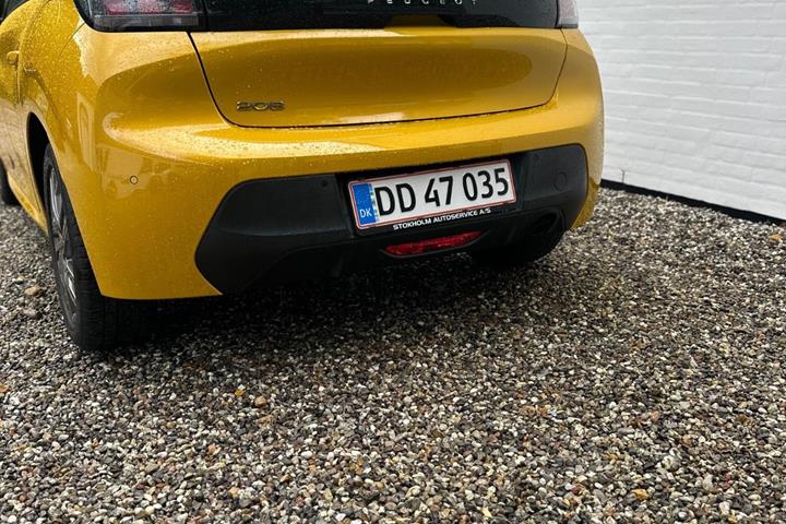 Gul Peugeot 208 fra 2021