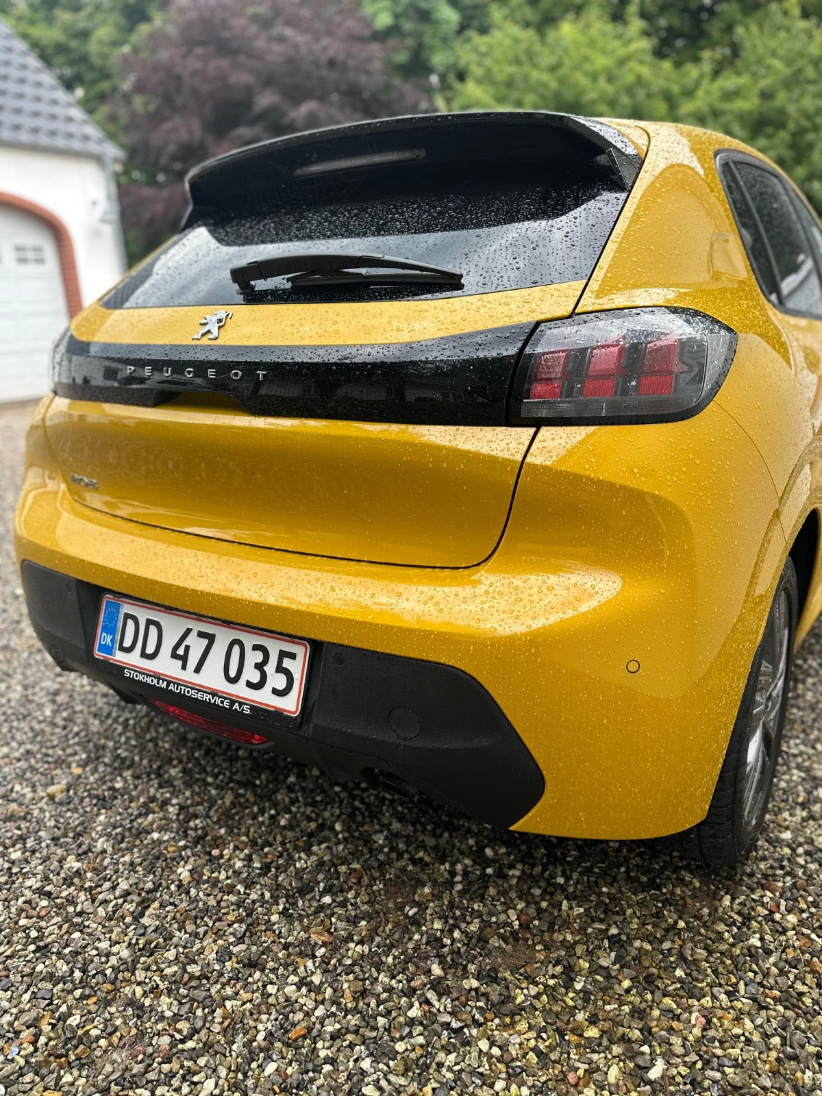 Gul Peugeot 208 fra 2021
