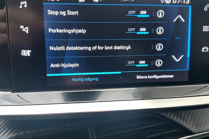Gul Peugeot 208 fra 2021