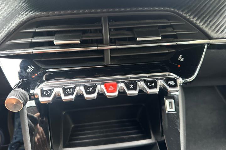Gul Peugeot 208 fra 2021