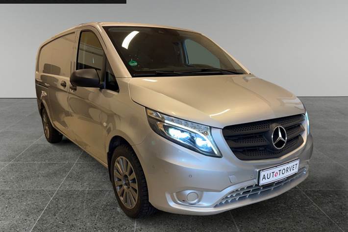 Sølv Mercedes Vito 119 fra 2016