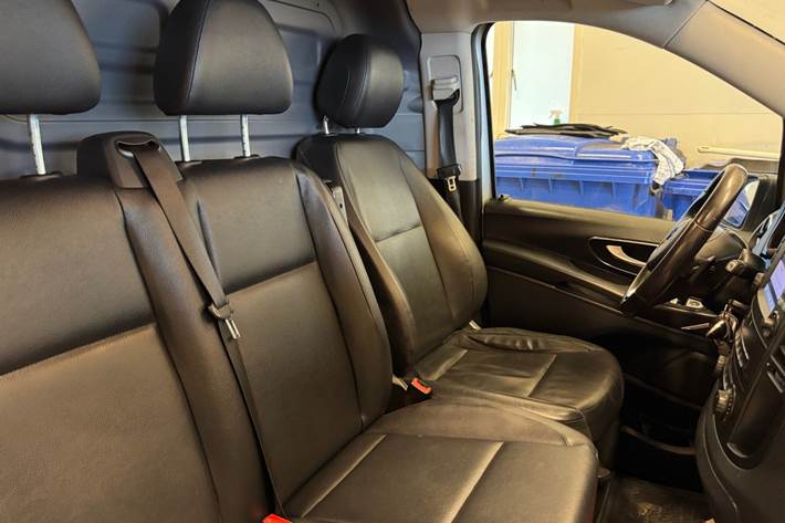 Sølv Mercedes Vito 119 fra 2016