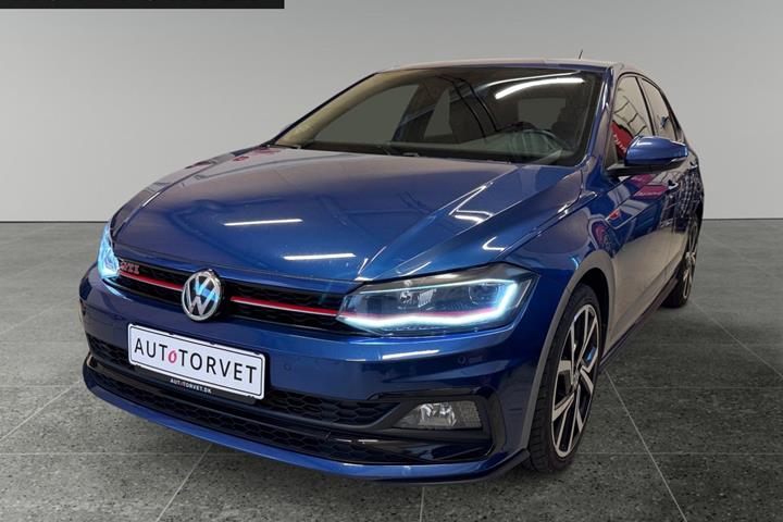 Blå VW Polo fra 2019 set udefra