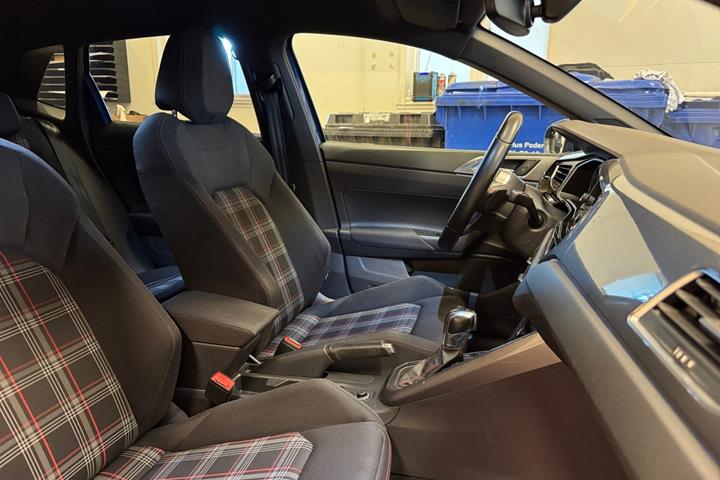 Blå VW Polo fra 2019