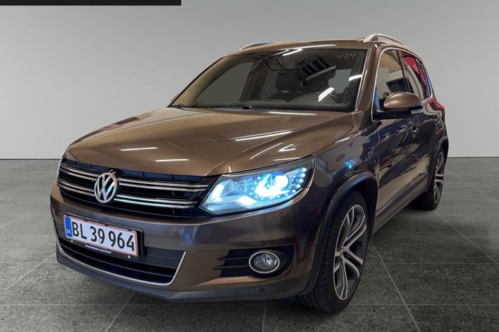 Brun VW Tiguan fra 2013 set udefra