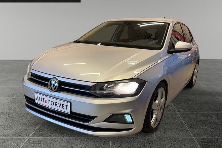 Sølv VW Polo fra 2019 set udefra
