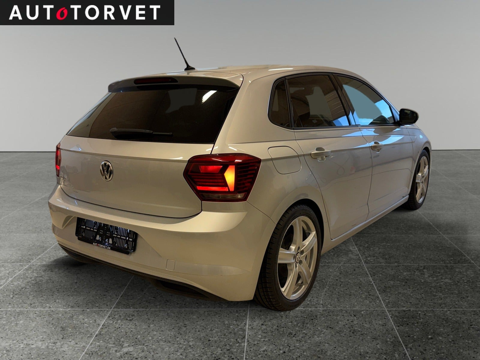 Sølv VW Polo fra 2019