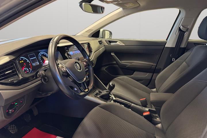 Sølv VW Polo fra 2019