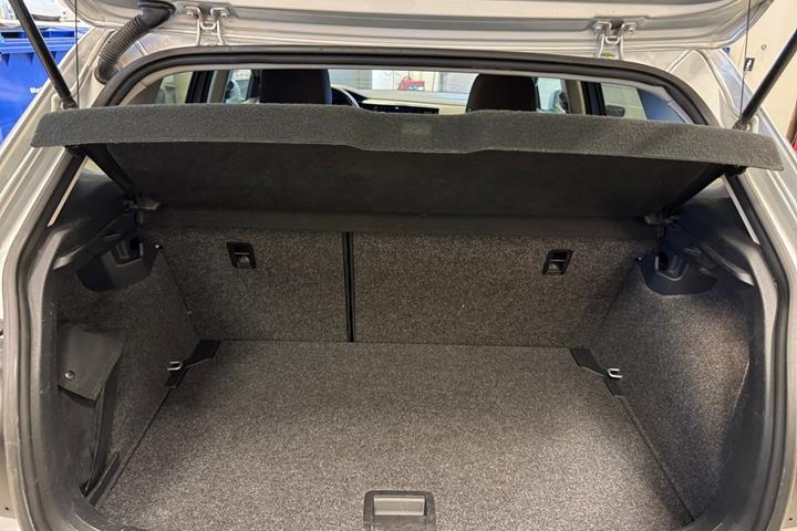 Sølv VW Polo fra 2019