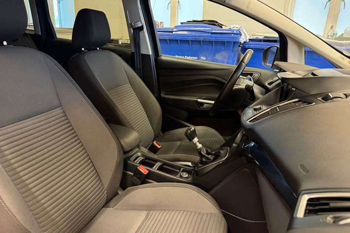 Blå Ford C-MAX fra 2017