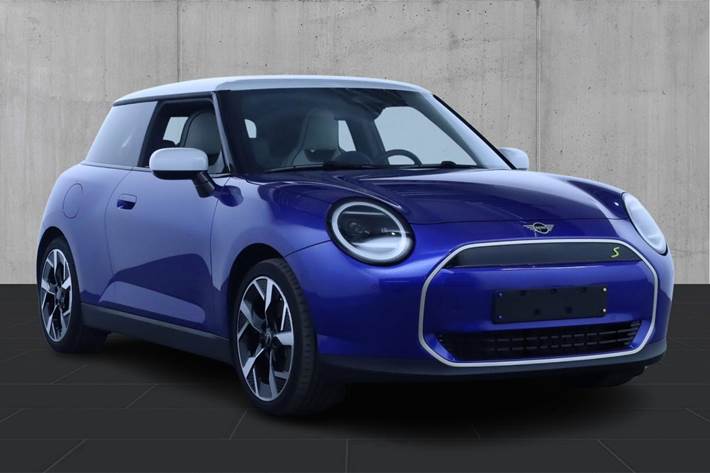 Blå Mini Cooper SE fra 2024