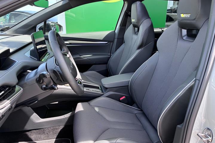 Grå Skoda Enyaq fra 2026