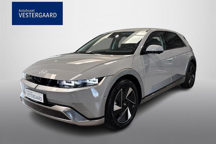 Grå Hyundai Ioniq 5 fra 2026 set udefra