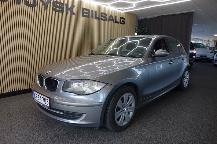 Grå BMW 116i fra 2009