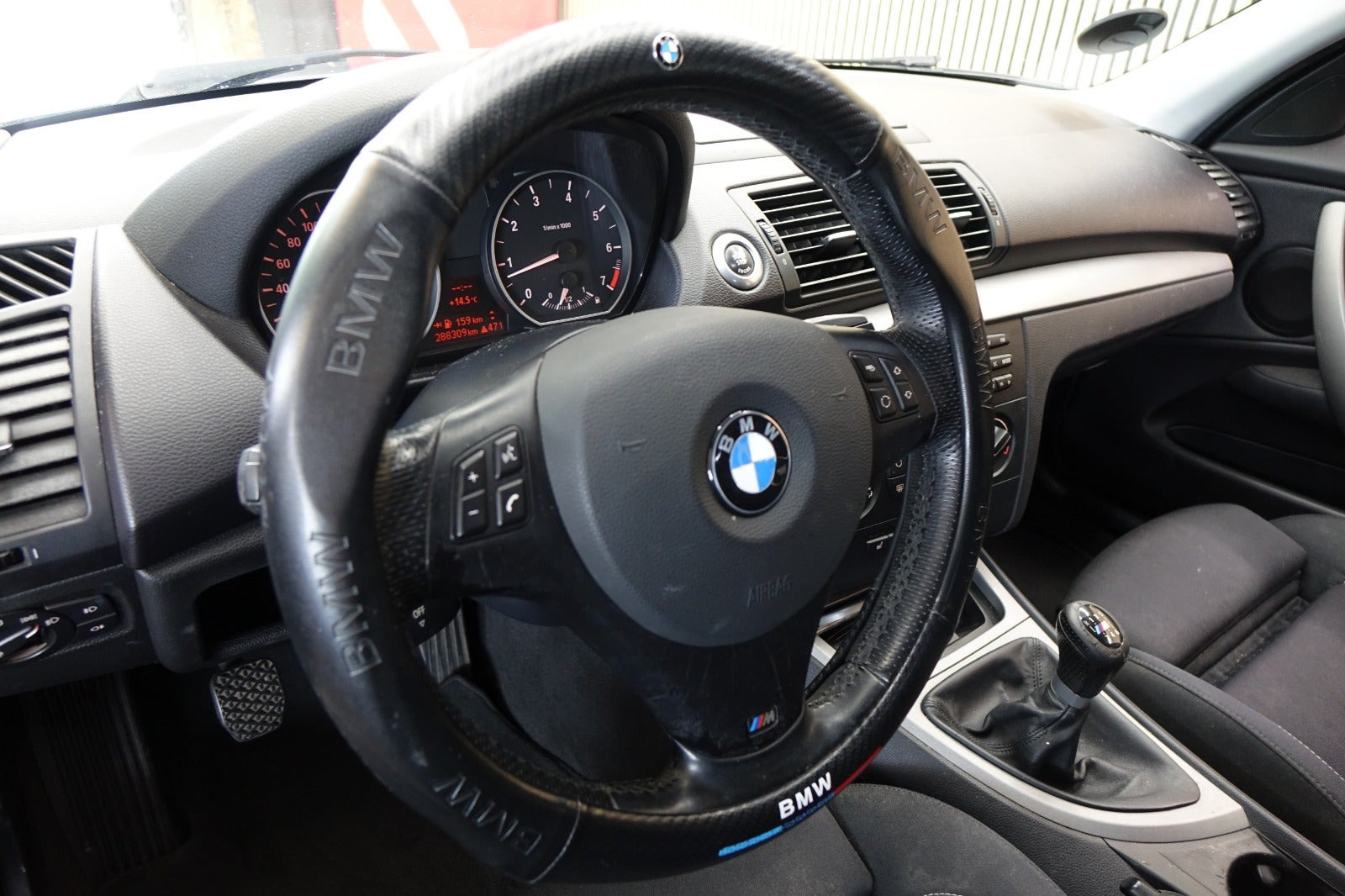 Grå BMW 116i fra 2009