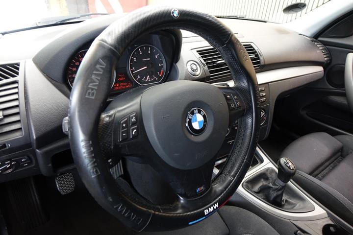 Grå BMW 116i fra 2009