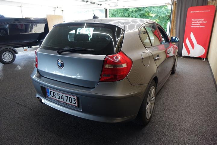 Grå BMW 116i fra 2009