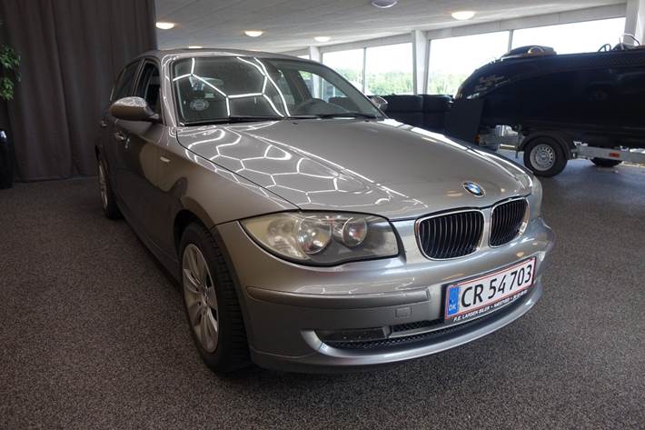 Grå BMW 116i fra 2009