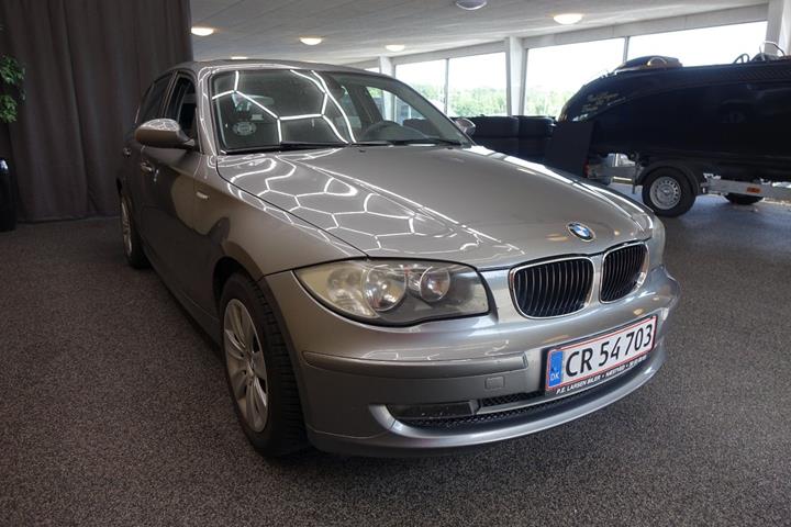 Grå BMW 116i fra 2009