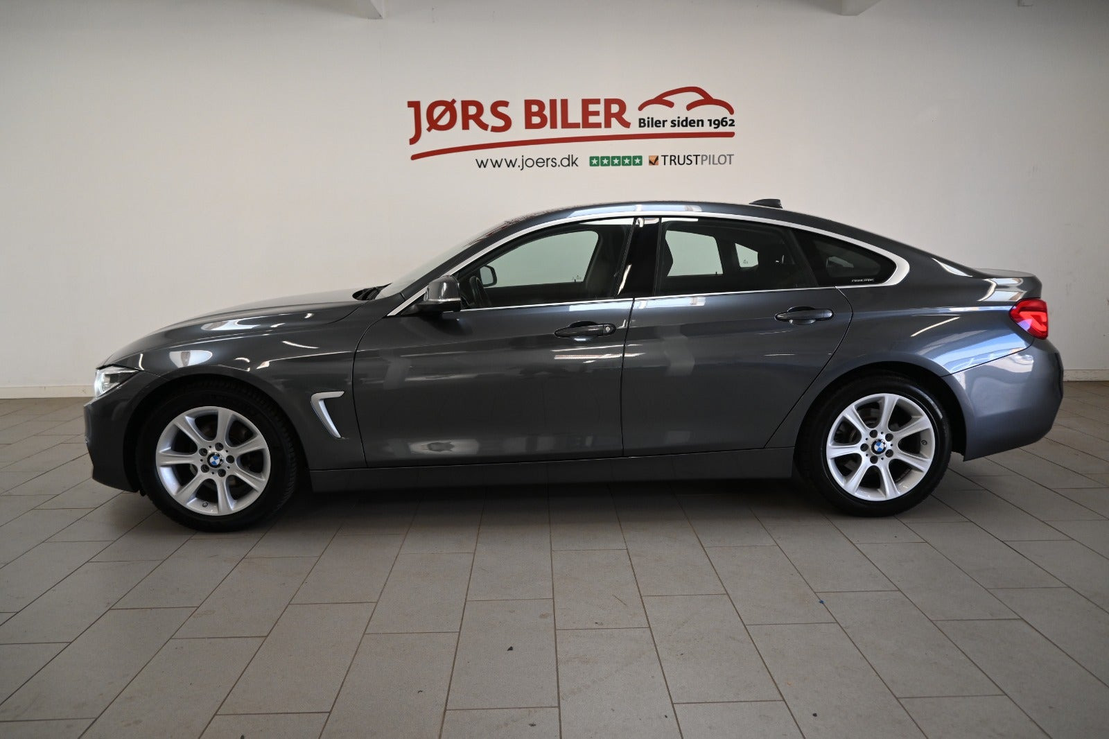 Grå BMW 420i fra 2018
