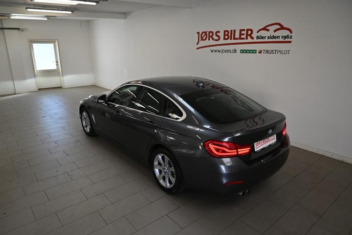 Grå BMW 420i fra 2018
