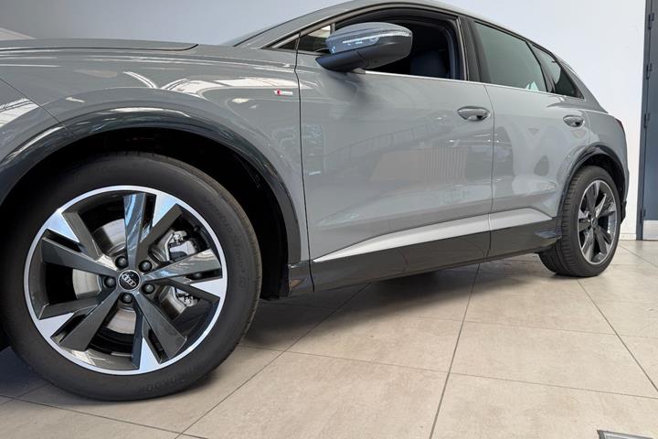 Grå Audi Q4 e-tron fra 2026