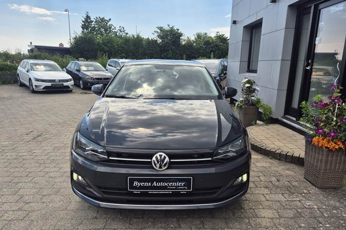 Grå VW Polo fra 2019