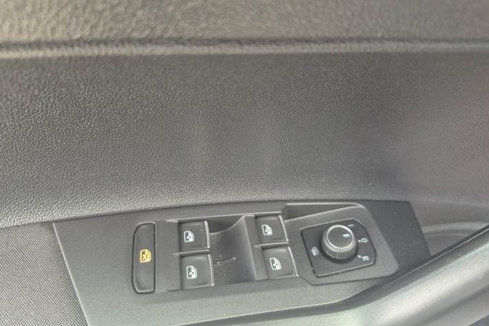Grå VW Polo fra 2019