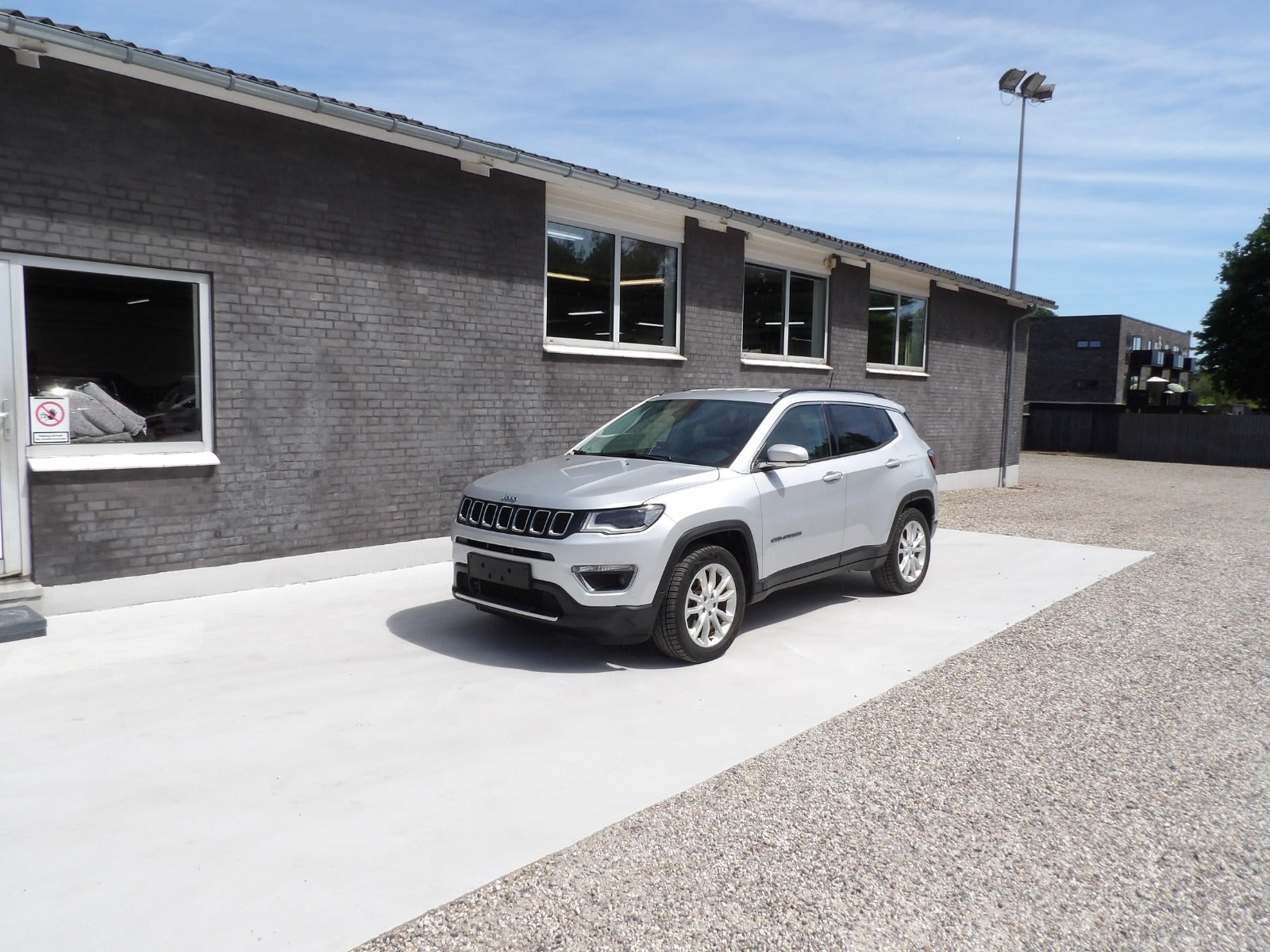 Sølv Jeep Compass fra 2020