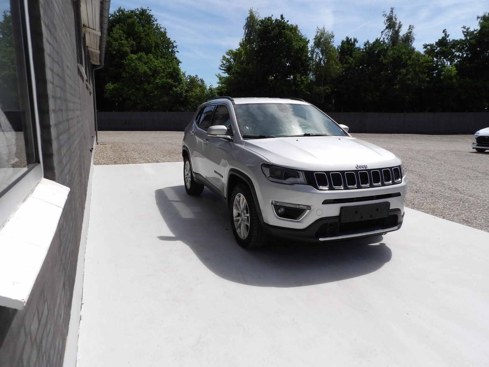 Sølv Jeep Compass fra 2020
