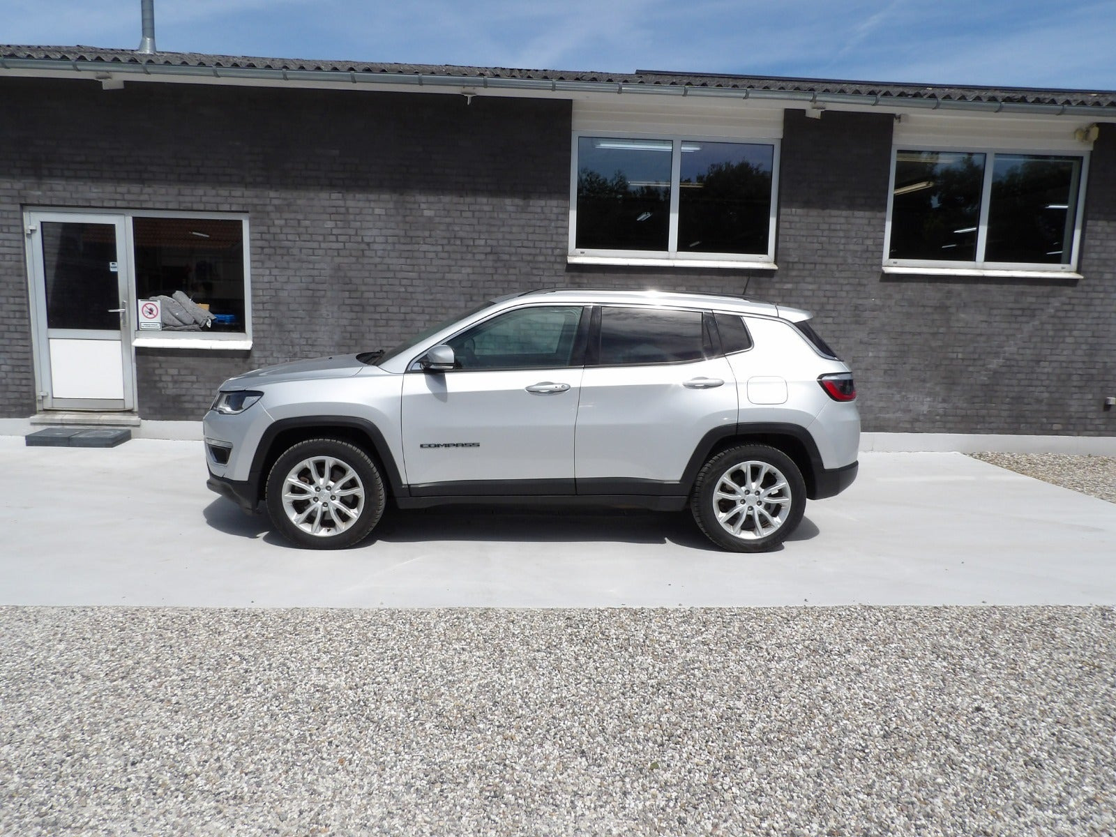Sølv Jeep Compass fra 2020