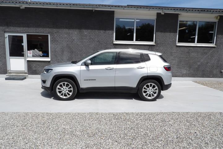 Sølv Jeep Compass fra 2020