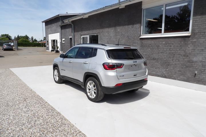 Sølv Jeep Compass fra 2020