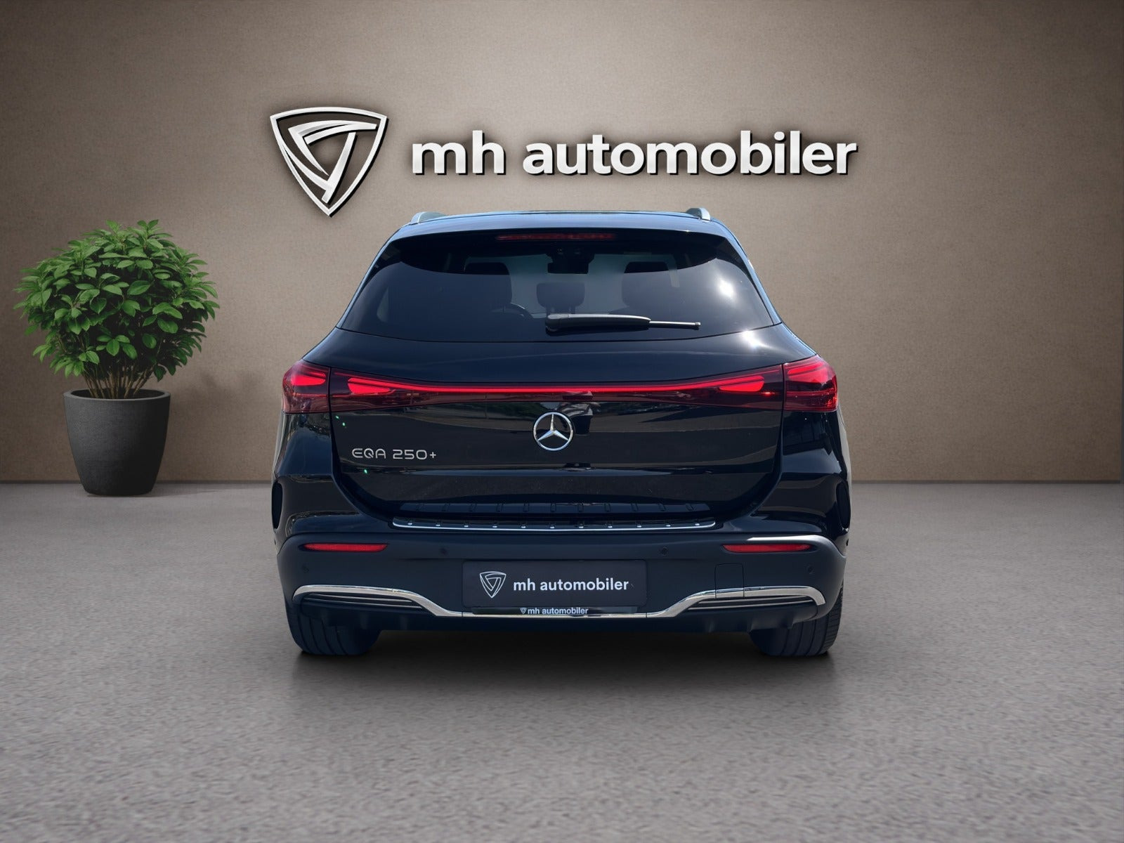 Sort Mercedes EQA250+ fra 2024