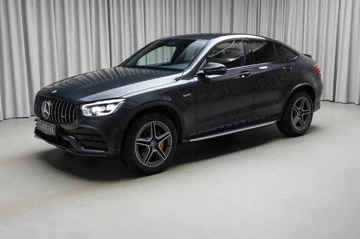 Grå Mercedes GLC43 fra 2021