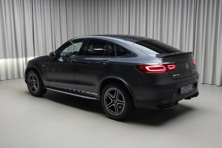 Grå Mercedes GLC43 fra 2021