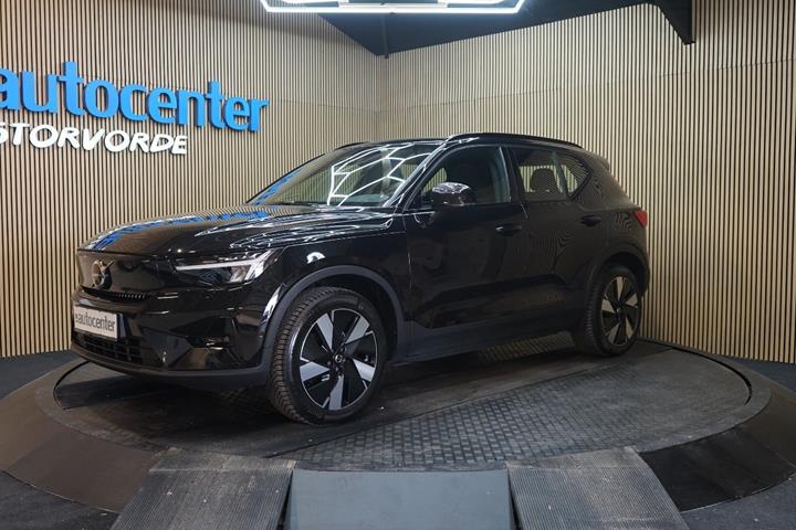 Sort Volvo XC40 fra 2024