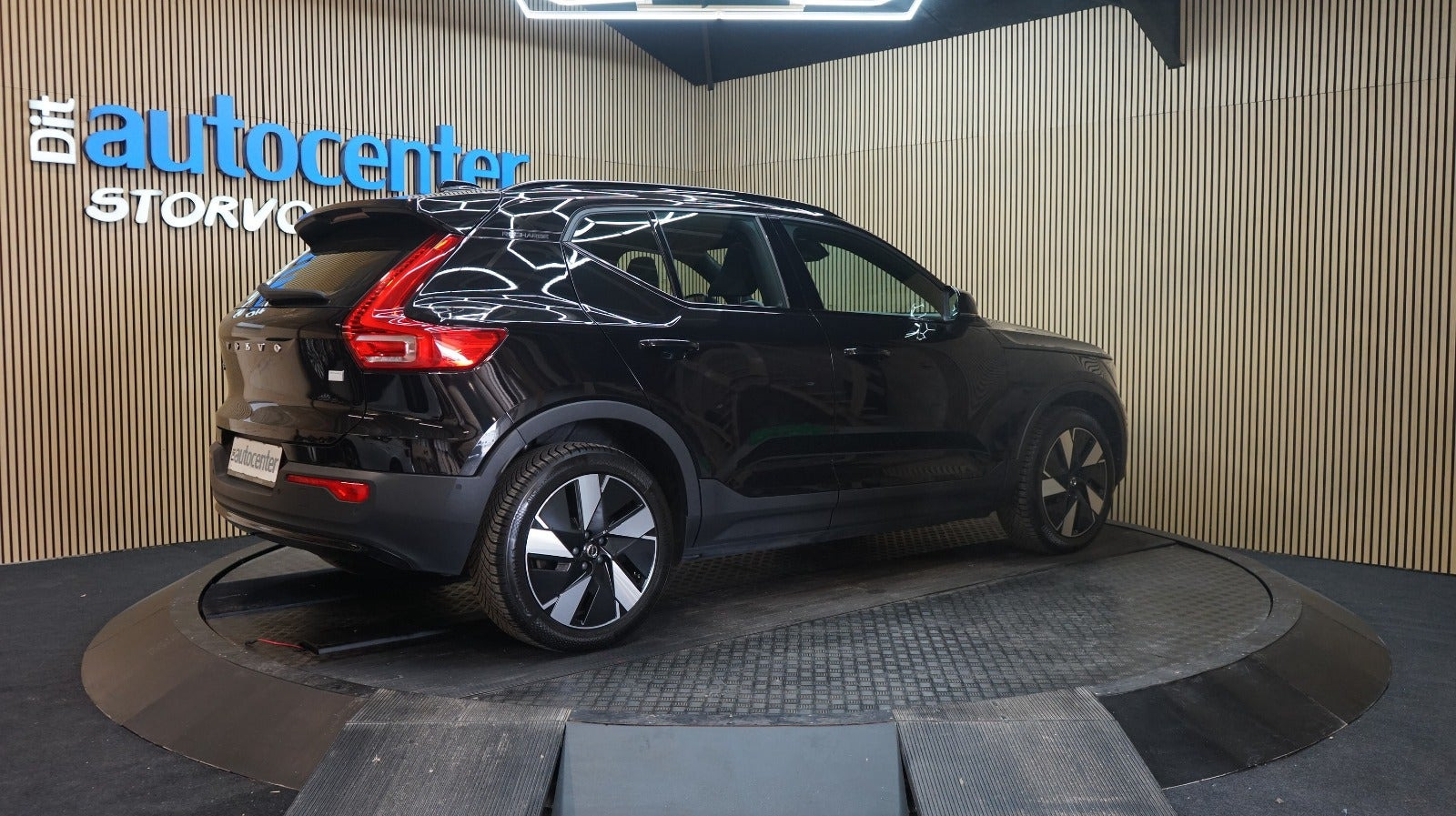 Sort Volvo XC40 fra 2024