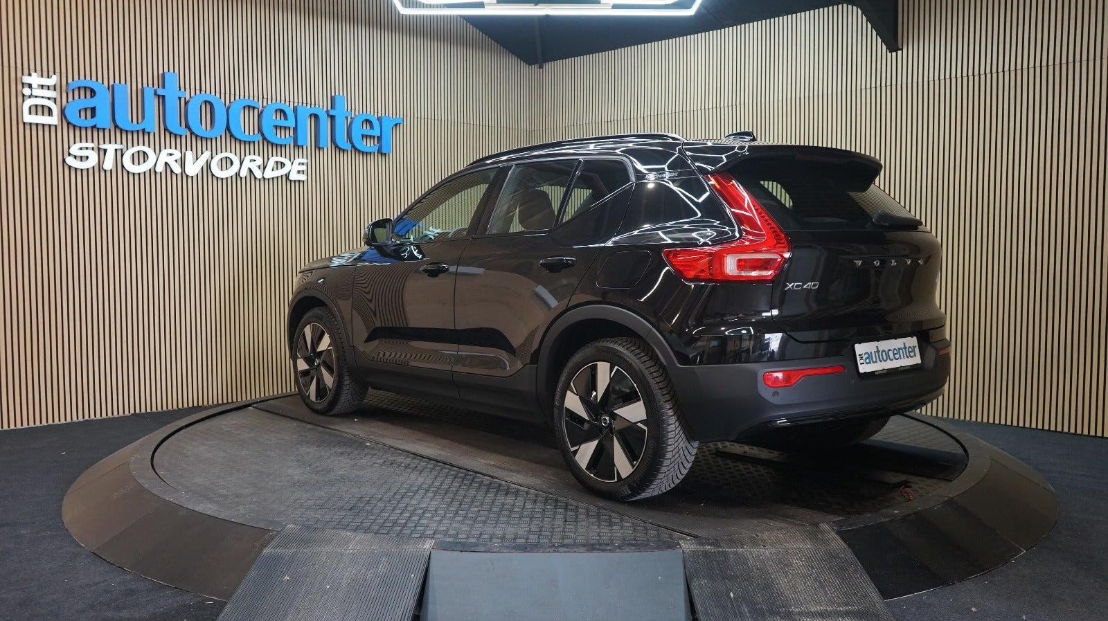 Sort Volvo XC40 fra 2024